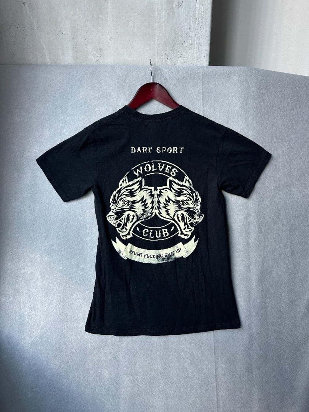 Darc Sport Wolves Club Shirt Mens Small Black Never Give Up Gym Workout